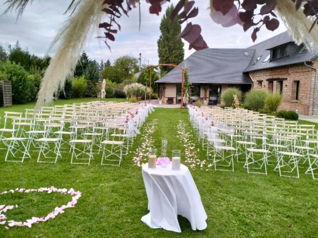 Cérémonie de mariage laïque décorée et officiée par Harmony Création en Normandie